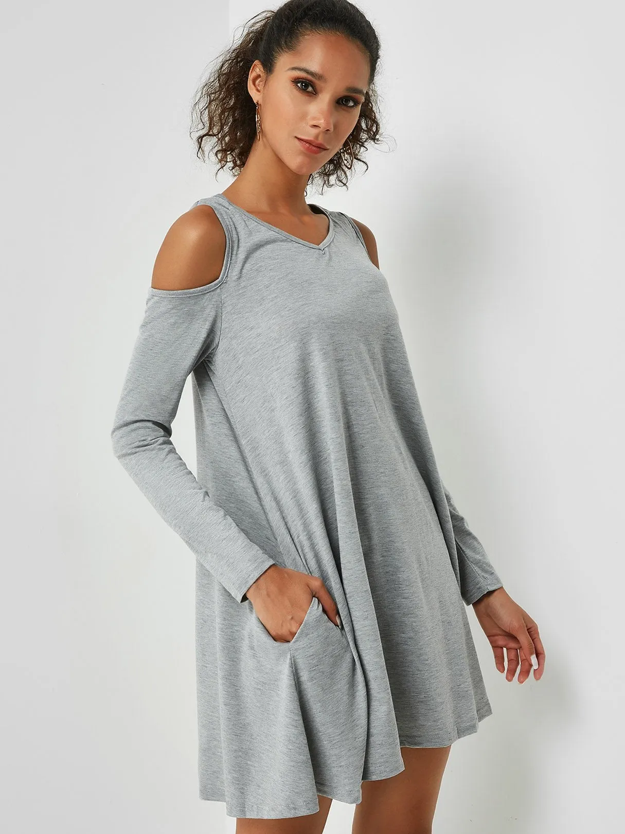 Wholesale Round Neck Cold Shoulder Side Pockets Long Sleeve Casual Dresses
